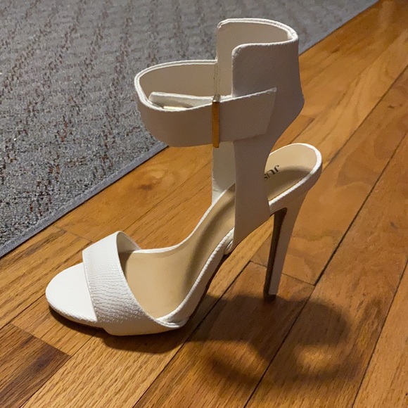 White heels - Picture 2 of 4